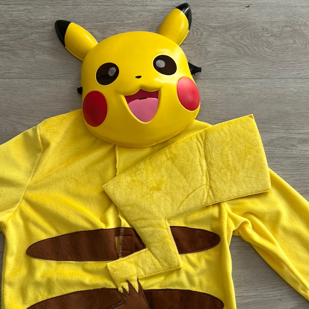 Pokémon Pikachu costume